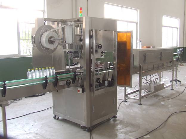 pvc shrinking labeling equipment for bottles Этикетировочное оборудование-ПВХ-рукав-этикетка-машина-для-ПЭТ-бутылок