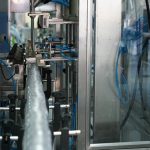 Автоматическая машина для наполнения, укупорки, этикетирования, упаковки в картонные коробки и обертывания бутылок