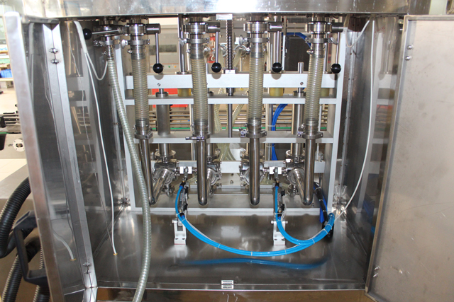 МАШИНА ДЛЯ РОЗЛИВА 4 головки (2).JPG