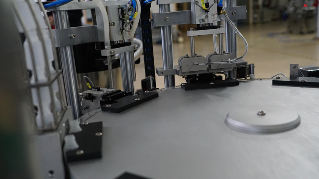 наполнительные сопла крупным планом.jpg