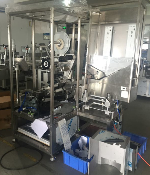 машины на заводе маркировка труб.jpg