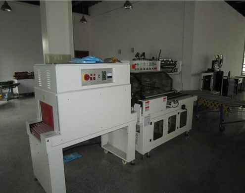 L type sealing shrinkage packing machine Машина для упаковки в термоусадочную пленку L-типа.jpg