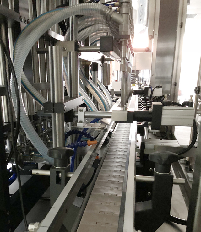 автоматическая машина для розлива.JPG