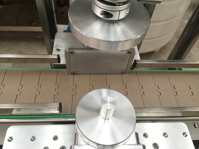 автоматический укупорщик.jpg