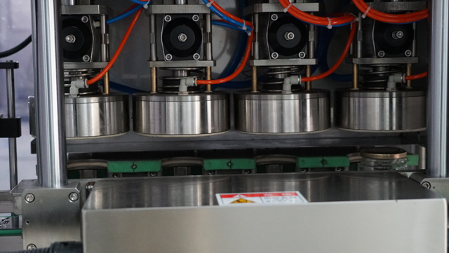 4 ГОЛОВКИ Укупорочный вакуум.jpg