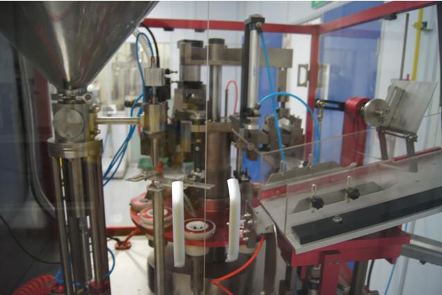 automatic tubes filling sealing machine for toothpaste резервуар для хранения.jpg
