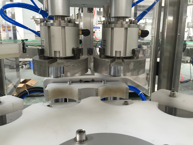 Вакуумная укупорочная машина.jpg