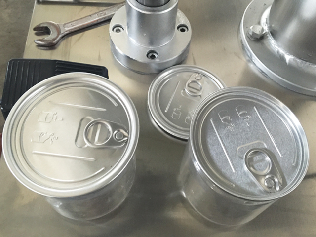 Машина для укупорки металлических банок.jpg