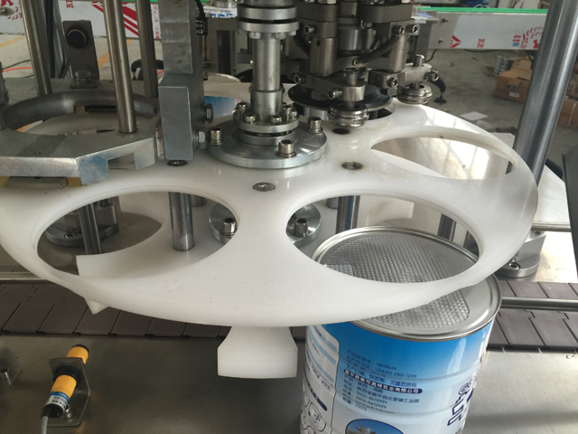 Машина для закатки металлических банок.jpg