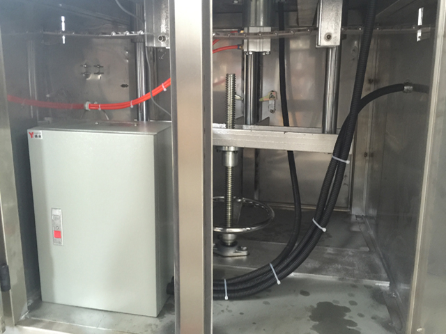 Машина для запечатывания крышек внутри банок.jpg