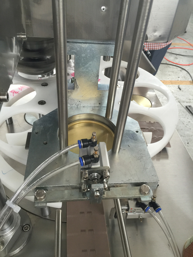 оборудование для запечатывания банок.jpg