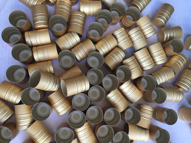 caps samples sent from usa customer for capping machine алюминиевые колпачки.jpg