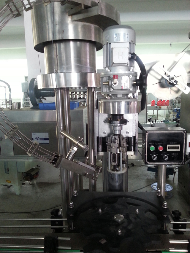 укупорочная машина для бутылок.jpg