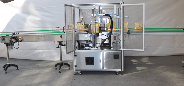 одностанционная этикетировочная машина.png