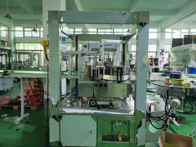 машина для производства термоклеевых этикеток.jpg