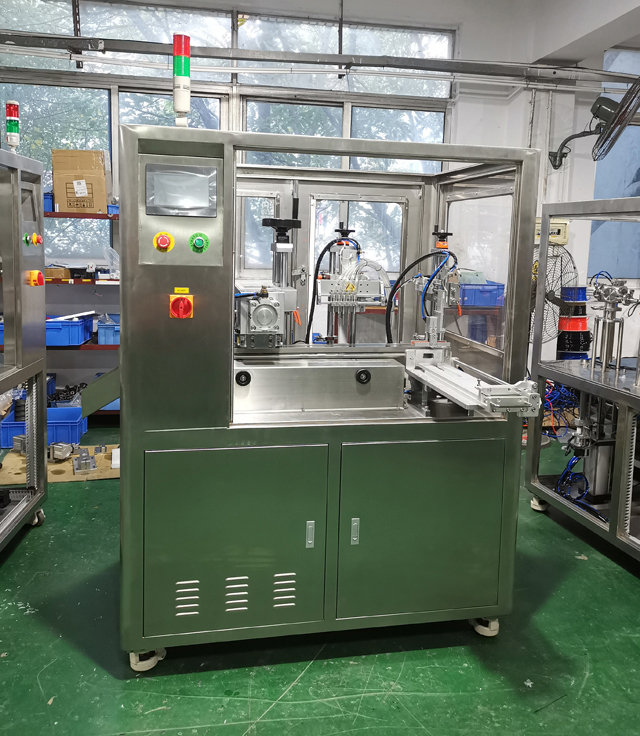 машина в резервуаре для хранения.jpg