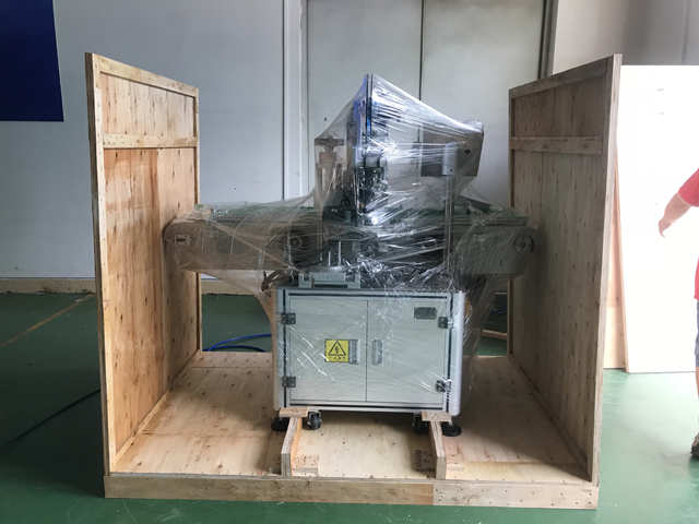 машина для маркировки губной помады.jpg