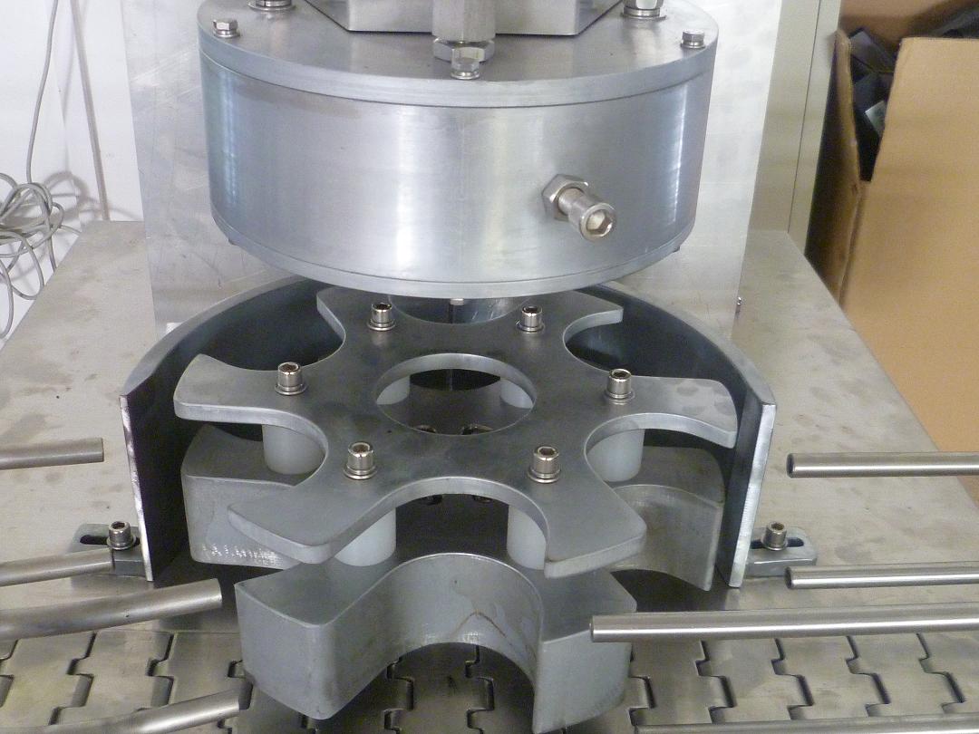 rotary vacuum capper machinery Вращающаяся головка вакуумной укупорочной машины.JPG