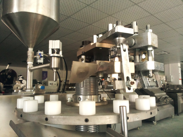 машины для наполнения и запайки туб в наличии.jpg