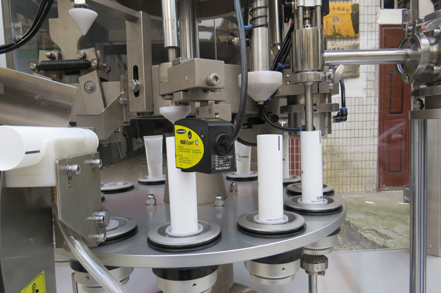 оборудование для наполнения и запечатывания туб.jpg