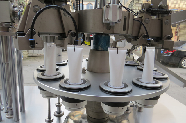 линия наполнения и запечатывания туб.jpg