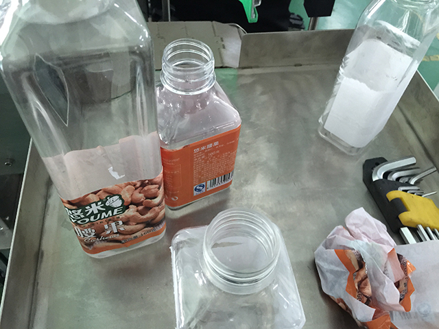 Этикетировочная машина для плоских бутылок рулоны этикеток (2).jpg