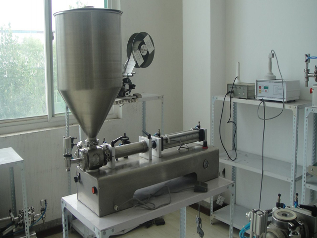 Full pneumatic liquid&paste filling machine 50-1000ML ОДНОГОЛОВОЧНАЯ МАШИНА ДЛЯ ЗАПОЛНЕНИЯ БУНКЕРА.jpg