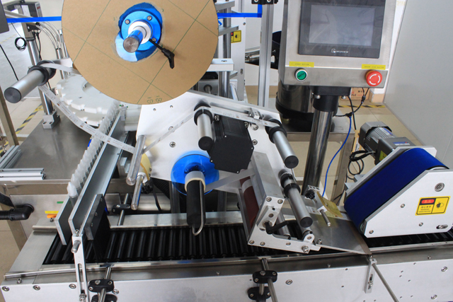 rolling bars from horizontal labeling machine синхронный ремень для прокатки бутылок.jpg