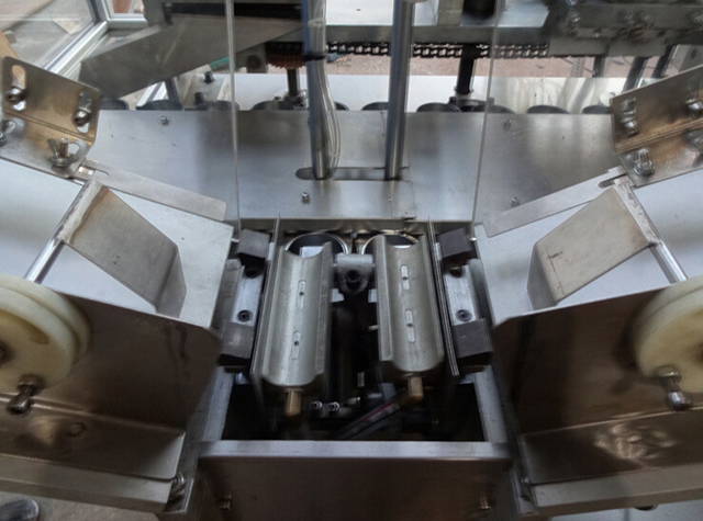 желоб для держателей труб.jpg