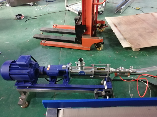 Машина для розлива на 12 головок с нагревателем-смесителем (3).jpg