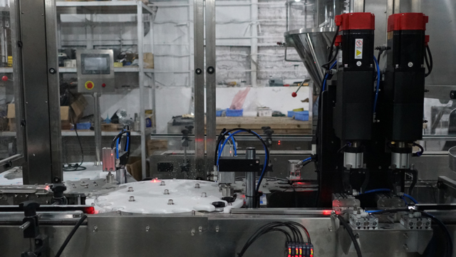 укупорочная машина.JPG