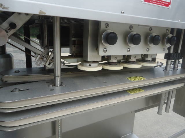 high speed linear screw capping machines высокоскоростной винтовой укупорщик.jpg