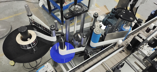 Машина для маркировки наклеек.JPG