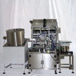 Моноблочная машина для розлива и укупорки небольших бутылочек с маслом для ухода за волосами