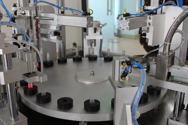 автоматическая машина для прессования наполнения.jpg