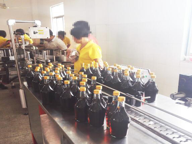 Машины, работающие на заводе.jpg