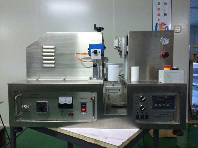 semi automatic tubes sealing machine ультразвуковые машины для запайки труб.jpg