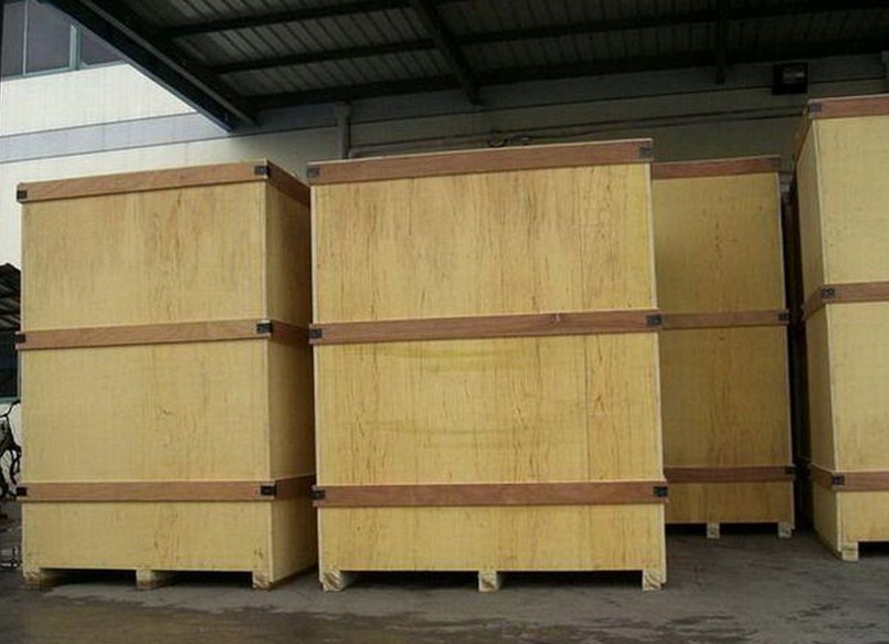 plywooden case packing for filling sealing упаковка деревянных ящиков для заполнения и запечатывания тюбиков.jpg