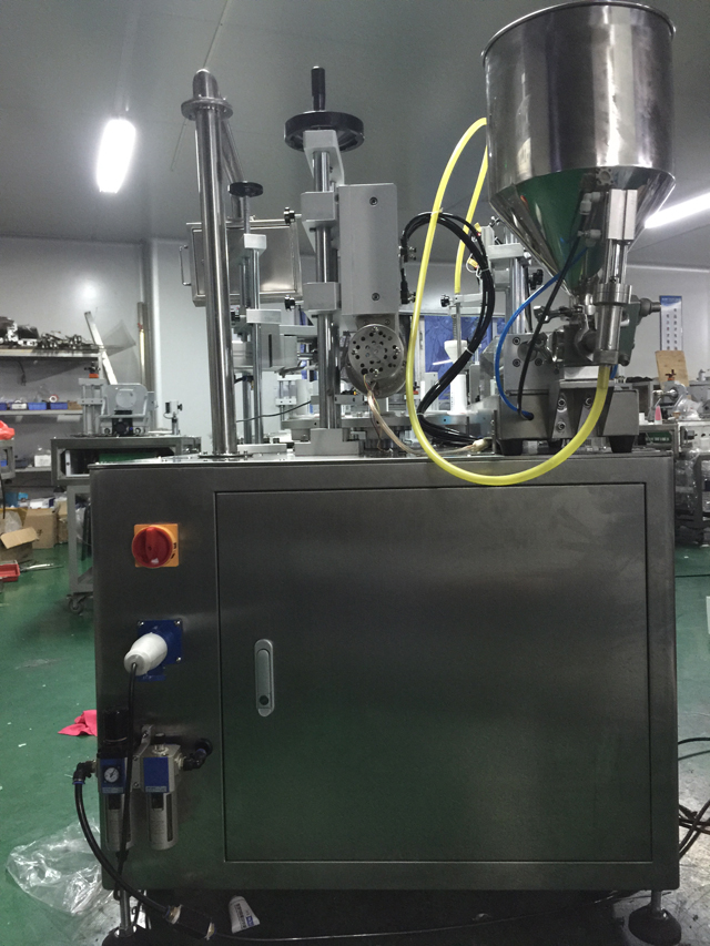 tubes filling ultrasonic sealing machine semi automatic задняя сторона машины для наполнения и запайки туб.jpg