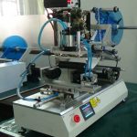 Пневматическая этикетировочная машина для плоских квадратных и круглых бутылок с кодером