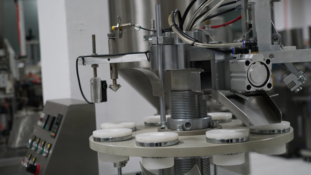 герметик для наполнителя труб пластиковый.jpg