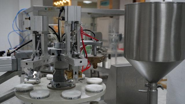 герметик для наполнителя труб пластиковый.jpg