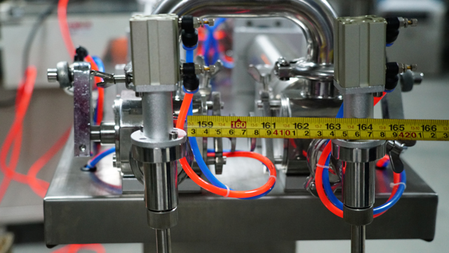 stainless steel connection part for whole filling machines Машина для розлива нержавеющей стали.jpg