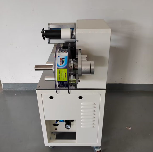 этикетировщик упаковки корма для собак (4).jpg