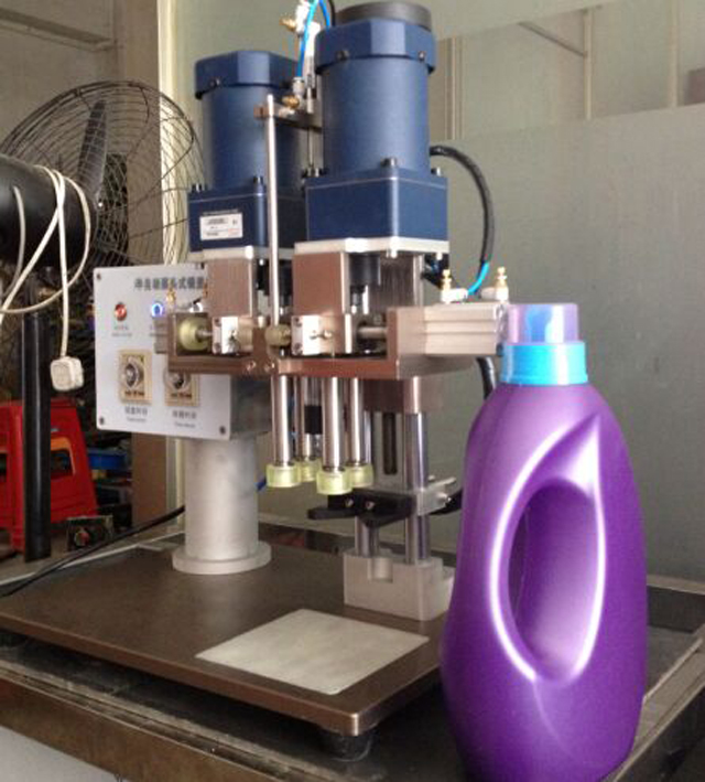 clear pictures for screw capping machinery Оборудование для укупорки винтов.jpg