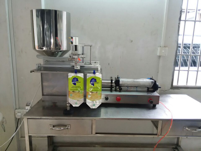 Машина для наполнения пакетов с носиком (4).jpg