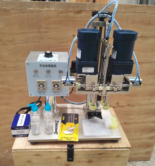 машина для укупорки винтовыми крышками.jpg