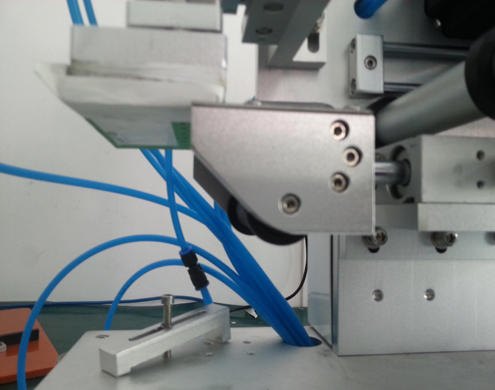 плоская этикетировочная машина с ПЛК advanced (2).jpg