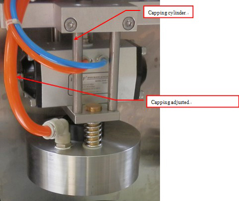 capping part from semi automatic vacuum capper укупорочная головка.jpg