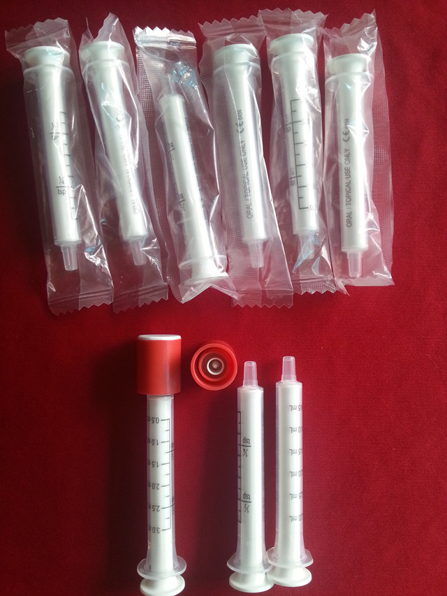 полуавтоматическая этикетировочная машина с сенсорным экраном для шприцев.jp